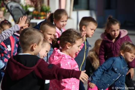 Tudi otroci kamniških šol in vrtcev so bili danes trajnostno povezavi  (70)